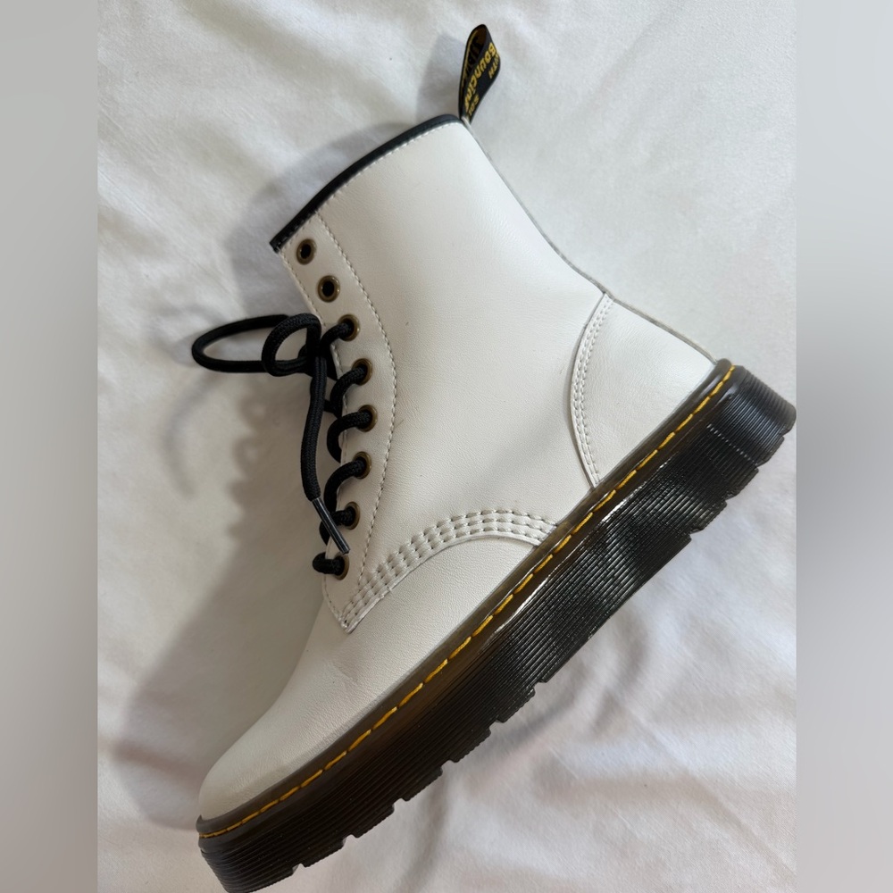 Dr. Martens White Boots Black Laces size 7 - Picture 9 of 15